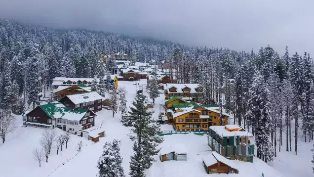 Winter Vacations That Offer Cozy Comfort and Beautiful Snowy Views